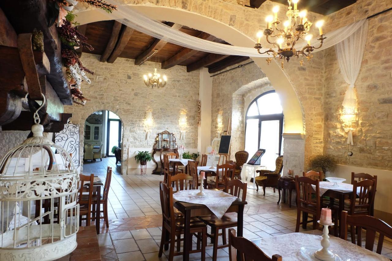 Antica Taverna Del Principe Sepino Bagian luar foto