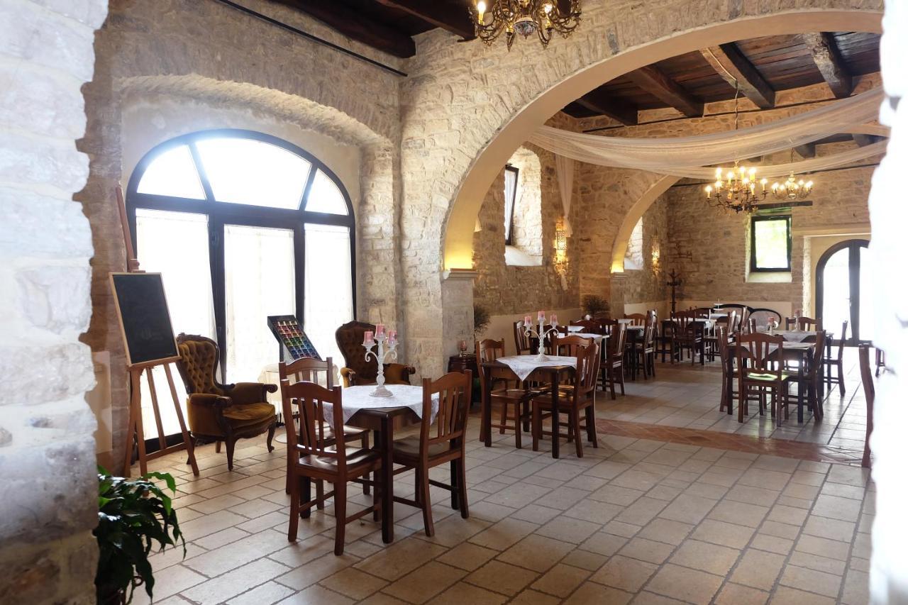 Antica Taverna Del Principe Sepino Bagian luar foto