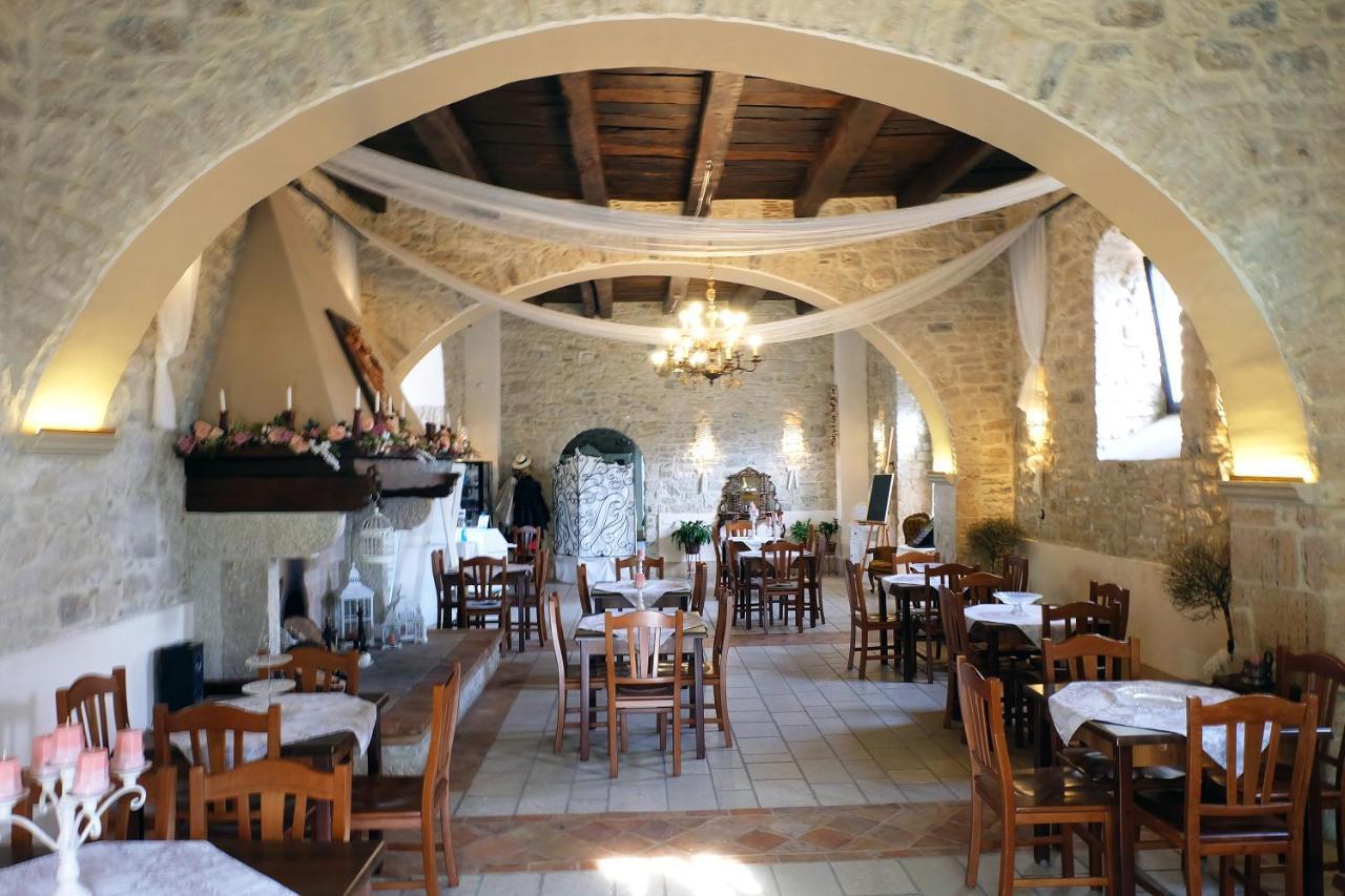 Antica Taverna Del Principe Sepino Bagian luar foto